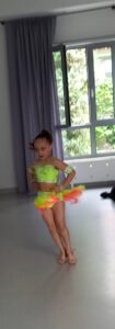 dziewczynka w tancu 4